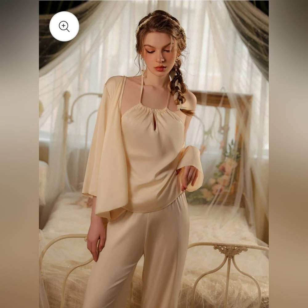 Sensual Satin/Silk Like Halter Neck Loungewear Size Small